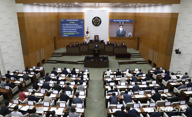 [서울=뉴시스] 지난 15일 서울시의회에서 열린 제311회 임시회 제1차 본회의에서 2022년도 제2회 추가경정예산안에 대한 오세훈 서울시장이 시정연설을 하고 있다. (사진=뉴시스DB) photo@newsis.com