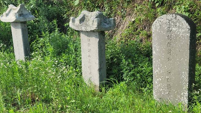 군산진 절제사비.