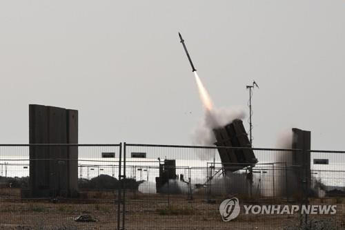 이스라엘 아이언돔 미사일이 팔레스타인 가자 지구에서 발사된 로켓을 요격하고 있다. 사진=연합뉴스