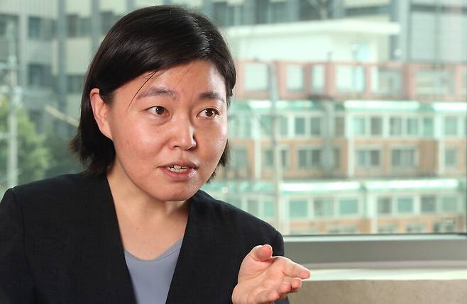 지난 17일 서울 중구 메디치미디어 출판사에서 임은정 검사가 <한겨레>와 인터뷰를 하고 있다. 이정용 선임기자 lee312@hani.co.kr