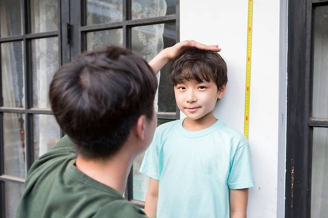 자녀가 또래보다 빨리 성장한다면 성조숙증을 의심해봐야 한다. 게티이미지뱅크