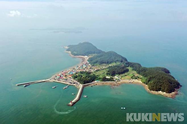 행정안전부와 한국섬진흥원이 주관한 7월 ‘이달의 섬’에 보령 고대도가 선정됐다. '이달의 섬’은 우리나라 섬에 대한 국민의 관심을 유도하기 위해 매달 선정해 섬의 역사와 문화, 축제 등을 소개하는 사업이다.