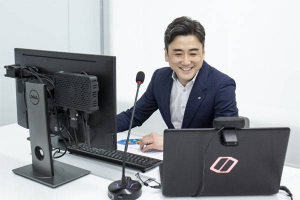 이경민 대신증권 투자전략팀장이 지난 21일 온라인으로 열린 재테크 콘서트에서 참석자의 질문에 답변하고 있다. 이 팀장은 올해 7~8월 기술적 반등기에 현금 비중을 높이고 내년 상반기를 저점 매수의 기회로 삼아야 한다고 강조했다. [사진 제공 = 대신증권]