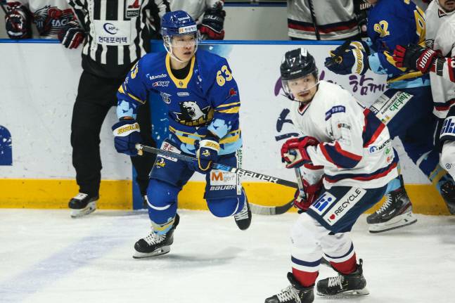 안양 한라의 새로운 캡틴 박진규(왼쪽). 사진제공 | 안양 한라