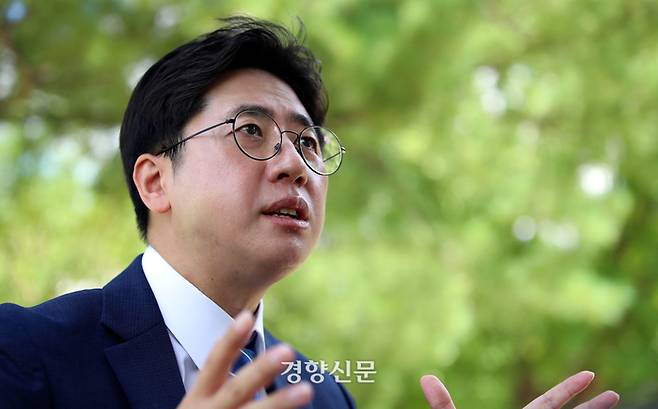 더불어민주당 8·28 전당대회 당대표 경선에 출마한 이동학 전 민주당 최고위원이 25일 국회에서 경향신문과 인터뷰하고 있다. 권호욱 선임기자