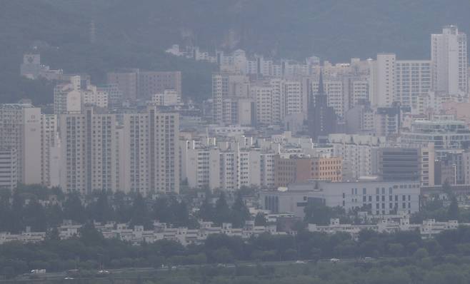 25일 OECD에 따르면 6월 한국의 경기선행지수가 98.87을 기록하며 13개월째 하락세를 이어갔다. 사진은 7일 오후 서울 남산에서 바라본 서울 강남 시내 ⓒ연합뉴스