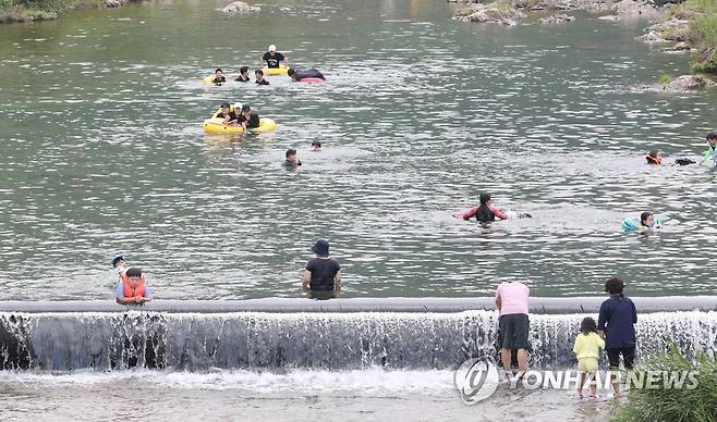 시원한 계곡 [사건 내용과 관계 없는 연합뉴스 자료사진]