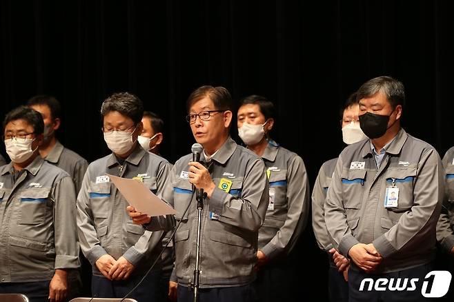 박두선 대우조선해양 사장 등 대우조선 임직원들 (대우조선 제공)2022.7.7.© 뉴스1