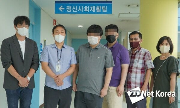 (왼쪽부터) 김양균 지디넷코리아 의학기자, 윤진웅 국립정신건강센터 정신과 전문의, 조현병 당사자B, 당사자A, 이권일 대한정신장애인가족협회 사무총장, 이근희 국립정신건강센터 정신사회재활과 팀장