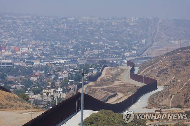 미·멕시코 사이 국경 장벽  [로이터 연합뉴스 자료사진. 재판매 및 DB 금지]