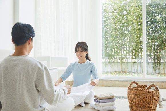 습도가 높은 여름엔 빨래에서 불쾌한 냄새가 나기 쉬워 깨끗한 세탁조와 옷장 관리가 필요하다. [사진=게티이미지뱅크]