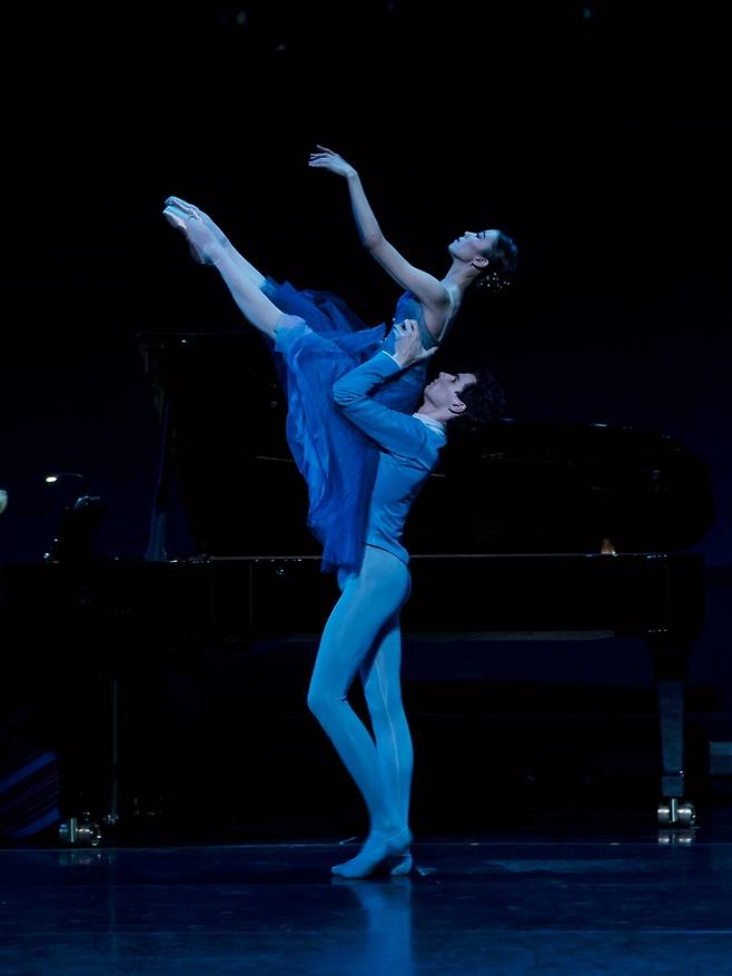 ‘인 더 나이트’ 중 제1 커플의 춤을 추는 박세은과 폴 마르크. 롯데콘서트홀 제공