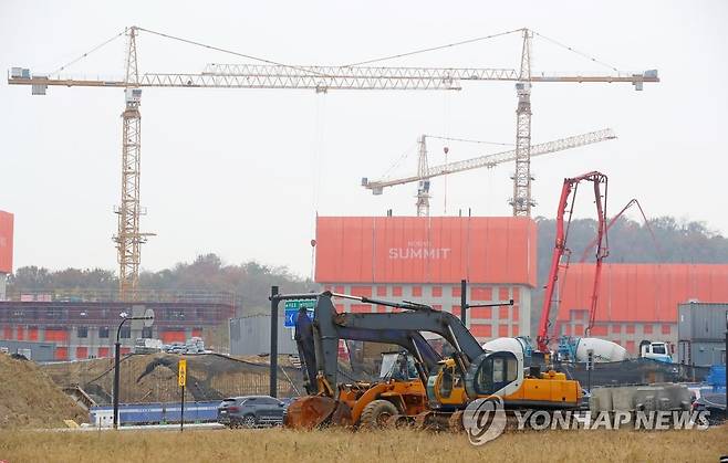 건설 현장 굴착기 [연합뉴스 자료 사진]