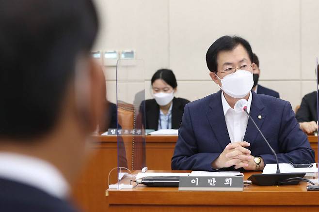 지난 28일 국회에서 열린 행정안전위원회 전체회의에서 국민의힘 간사인 이만희 의원이 발언하고 있다. (사진=연합뉴스)