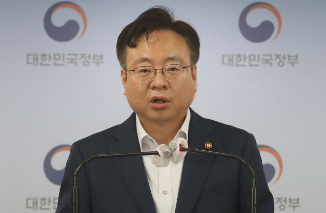 조규홍 보건복지부 제1차관이 29일 서울 종로구 정부서울청사에서 2023년 기준중위소득 및 급여별 선정기준.최저보장수준 결정 브리핑을 하고 있다. 뉴시스