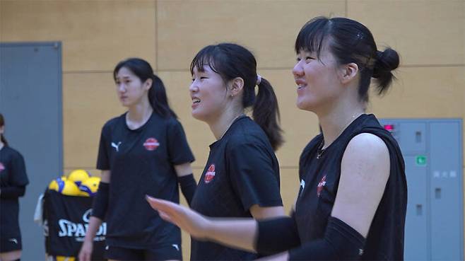 페퍼저축은행 선수들이 29일 일본 가와사키 NEC 체육관에서 전지훈련을 실시하고 있다.