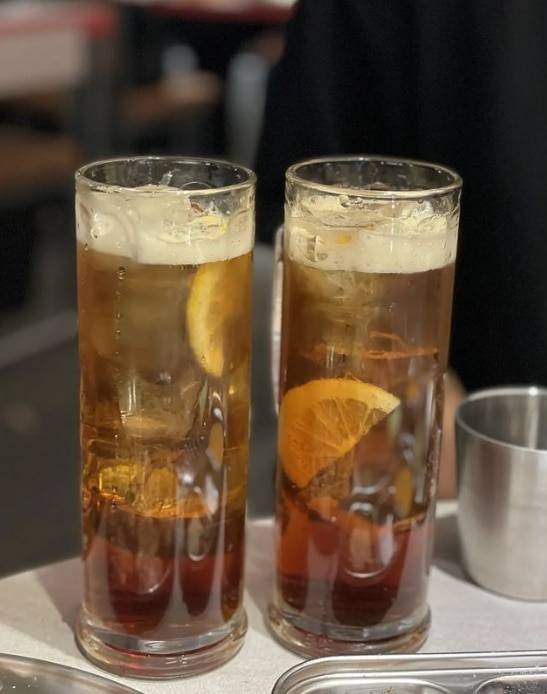 송계옥 시그니처 음료인 '얼그레이 하이볼'. 홍차, 위스키, 탄산수, 레몬을 혼합해 만들었다./송계옥 인스타그램