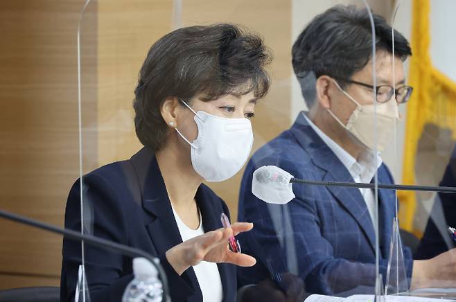 박순애 사회부총리 겸 교육부 장관이 29일 정부서울청사 브리핑실에서 교육부 업무보고 사전 브리핑을 하는 모습. 연합뉴스