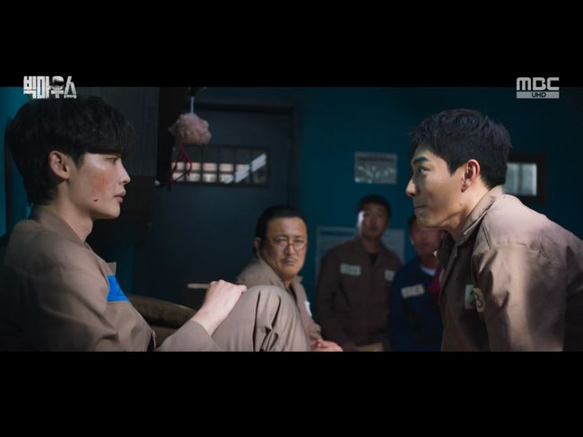 Big Mouth Lee Jong-suk eventually chose to escape from prison for death.In MBCs drama Big Mouth (playplayplayed by Kim Ha-ram and director Lee Dong-eun), which aired on the 30th, Dr. Chang-Ho (Lee Jong-suk), who was driven to Big Mouth, and Ko Mi-ho (Im Yun-ah), who searched for a way to save him, are drawn, and Dr. Chang, who eventually died for Ko Mi-ho. A gruesome cry from Ho came out of the bars.Gong Ji-hoon (played by Yang Kyung-won) sent Dr. Chang-Ho to Gucheon private immediately on charges of drug use to conceal his crime.In order to be released without detention, Dr. Chang-Ho met Choi Do-ha (Kim Joo-heon), and made a situation, but there was no evidence for Gong Ji-hoon, who manipulated Dr. Chang-Ho to almost kill him in an accident.Dr. Chang-Ho was led by Gucheon Price and hung up to his neck because he could not be beaten and tortured by Chung Chae-bong (Kim Jung-hyun), Han Jae-ho (Lee Yoo-jun), and Lee Doo-geun (Oh-ryung).Gong Ji-hoon and Choi Do-hoon suddenly get the emergency news that Big Mouth is being imprisoned in the person on drug use charges.Gong Ji-hoon, who was deprived of 100 billion assets by Big Mouth, became a person who had to live immediately, not the same Lawyer Dr. Chang-Ho who threatened himself on previous broadcasts.Gong Ji-hoon immediately called the principal, Park Yun-gap (Jeong Jae-sung), and said, Dr. Chang-Ho is a big mouse, and we have to find our money.But the harassment of Dr Chang-Ho being subjected to within prison was formidable.As it is a Gucheon private rumored to only come in all kinds of human waste, there was a serial killer of psychopath as well as gang president.In addition, Park Yoon-gap, a privion who is crazy about power and money, pretended not to know Dr. Chang-Ho because he thought that he was Big Mouth and then Dr. Chang-Ho said, I am not Big Mouth.Eventually Dr Chang-Ho realised there was nowhere to go.In addition, for Dr. Chang-Ho, Komi even moved to Gucheon Hospital, which is related to Gucheon private.If Im with you, Ill run into the lenders and all I can do for Miho, Dr. Chang-Ho told Kim Soon-tae (Oh Ui-sik), who came to me.Kim dried him up, but Dr. Chang-Ho stubbornly refused.Thanks to the backdrop of Komihos extreme sincerity, he became a Lawyer, but after all, Dr. Chang-Ho thought that it was the answer to eventually die for Komiho.But when Dr. Chang-Ho provoked the accusers to die, they fell out of power. Dr. Chang-Ho eventually escaped to be caught and killed by Park Yun-gap.MBCs Golden Earth Big Mouth