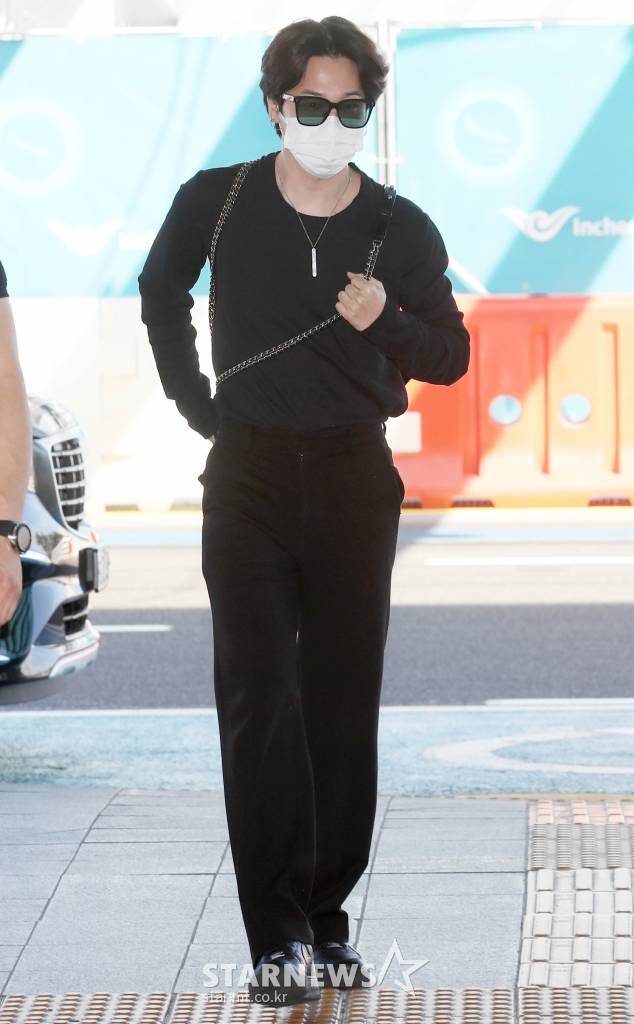 그룹 방탄소년단 지민이 개인일정 차 미국 시카고로 30일 오전 인천국제공항을 통해 출국하고 있다. 2022.07.30 /사진=임성균 기자 tjdrbs23@