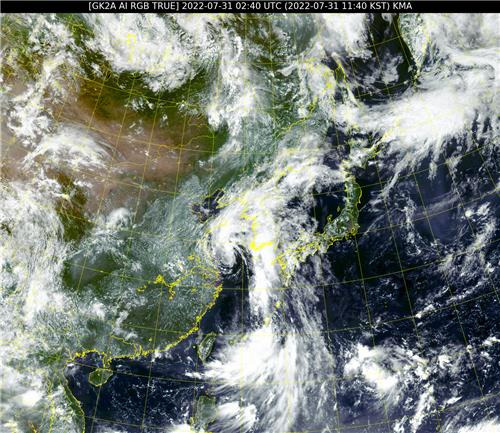 31일 오전 11시 40분 현재 천리안위성 2A호가 포착한 한반도 주변 구름 사진. [국가기상위성센터 제공. 재판매 및 DB 금지]