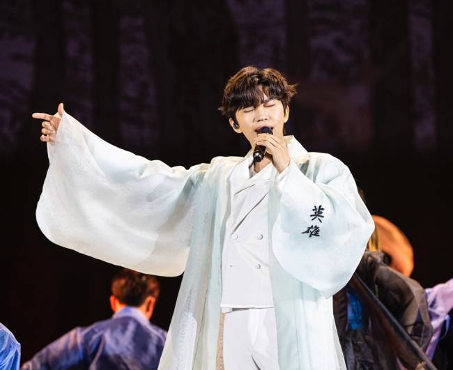 Singer Lim Young-woong also captivated the entire generation in Deagu.Lim Young-woongs national tour concert IM HERO (Ime hero) was held at Deagu EXCO Dongguan for three days from 29th to 31st last month.In this concert, Lim Young-woong decorates the stage with various songs such as the title song of the regular 1st album, which is still loved by the big, and presents precious memories to the audience by going through various genres such as dance, hip-hop, trot, pop and folk.Only Lim Young-woongs impression, emotion, and joyful stage feast, as well as the performance of the super-luxury stage, the performance of the band that captivates the ears, and the choreography of the dancer team that shakes the whole body.IM HERO, created by Lim Young-woong and the fan club hero era, successfully completed the Deagu performance and raised expectations for the remaining Seoul performance.IM HERO, which includes Lim Young-woongs charm feast, which is not easily accessible anywhere, the stage where eyes and ears are strong, and many field events that have fun waiting for the performance, will also be held in Seoul for three days starting on the 12th.Seoul performances will be broadcast live and live streaming on the last 14 days for more audiences to see.fish music offer