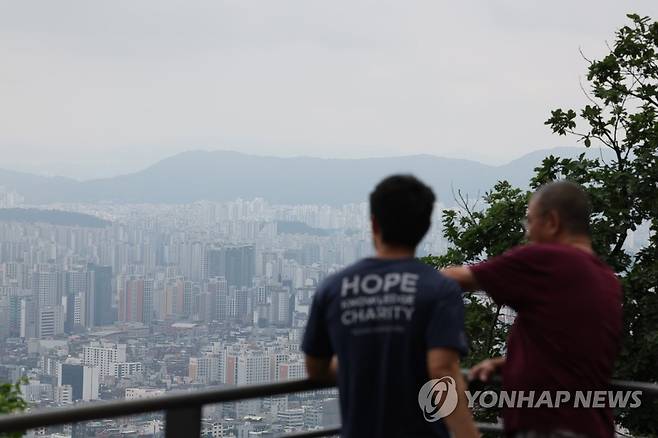 서울 남산에서 바라본 도심 아파트 단지 [연합뉴스 자료사진]