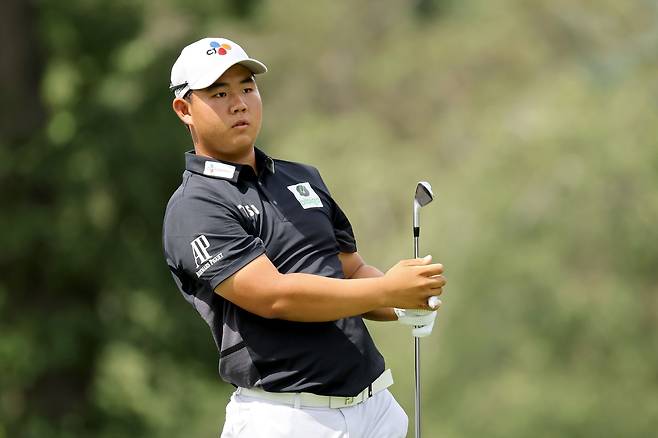 김주형이 PGA투어 로켓모기지클래식에서 7위에 오르며 투어 카드를 확보했다. 사진은 김주형의 1라운드 모습. /AFP연합뉴스