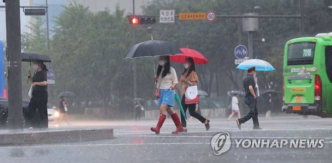 세차게 쏟아지는 비 [연합뉴스 자료사진]