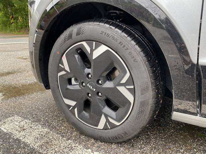 니로 EV 17인치 전기차 전용 휠. 정치연 기자