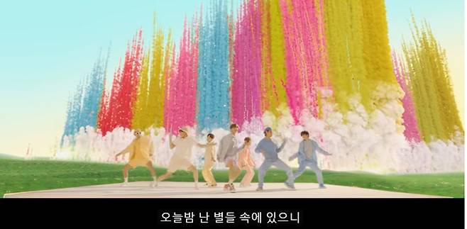 BTS ‘다이너마이트’ 뮤비 중 한 장면. 사진ㅣ빅히트
