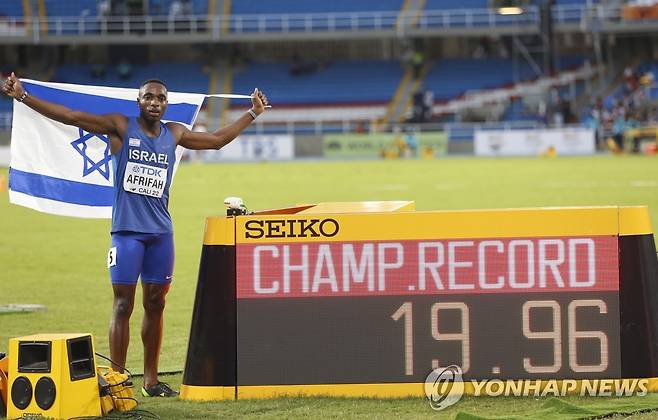 아프리파, 남자 200ｍ 세계주니어선수권 대회 신기록 세우며 우승 (칼리 EPA=연합뉴스) 아프리파가 5일(한국시간) 콜롬비아 칼리에서 열린 2022 세계주니어육상선수권대회 남자 200ｍ 결선에서 19초96의 대회 신기록을 세우며 우승한 뒤, 기념 촬영을 하고 있다.