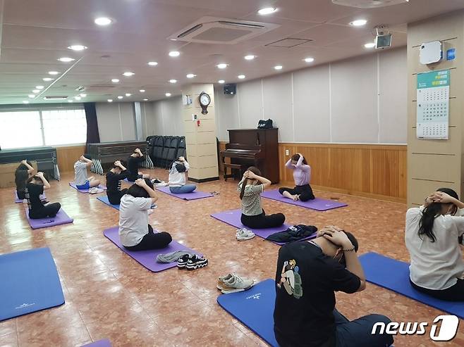 요가 수업에 참여하고 있는 시민들 (사진은 기사 내용과 직접적인 관련 없음) (대구시 제공)ⓒ 뉴스1