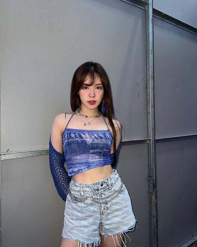 Group RED Velvet member Wendy showed off her refreshing charm.On the 5th, Wendy posted several photos with the article thank you London through personal instagram.Wendy, in the public photo, took pictures with various poses, especially his distinctive features, which attracted the admiration of the viewers.The netizens who saw this had various reactions such as Pretty, We love you so much and Oh my God.iMBC  Photo Source Wendy Instagram