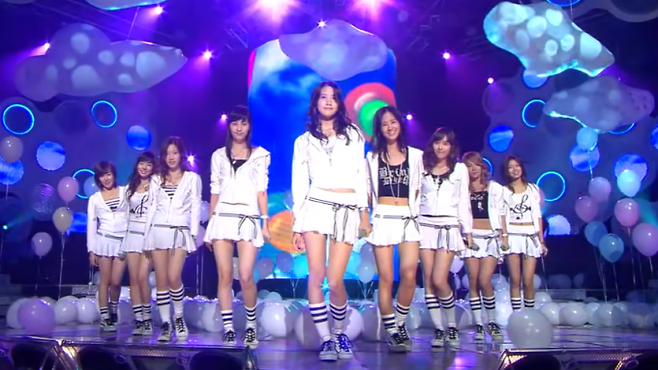 MBC ‘쇼! 음악중심’에서 펼친 소녀시대 ‘다시 만난 세계’ 캡처