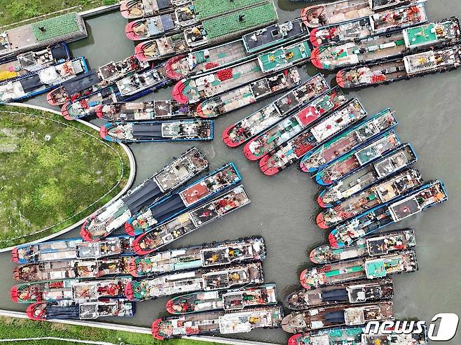1일(현지시간) 중국 동부 해안에 어선들이 항해를 준비하고 있다. 2022.08.01 ⓒ AFP=뉴스1 ⓒ News1 정윤미 기자