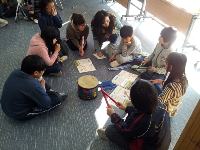 서울형혁신학교인 강명초등학교에서 음악 협동수업을 진행하고 있다. 강명초교 제공