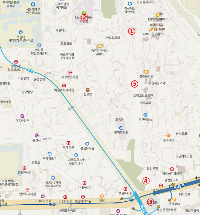 현재 창신동 일대. ①은 일제강점기 이승만 부부 땅 위에 중건된 지장암, ②는 이승만 박사가 귀국해 살던 '이화장'이다. ③ 흥인지문(동대문), ④는 옛 동대문이대병원과 동대문감리교회 터이다. ⑤는 성곽으로 남북 방향으로 뻗어 있다. 국토정보지리원 지도.