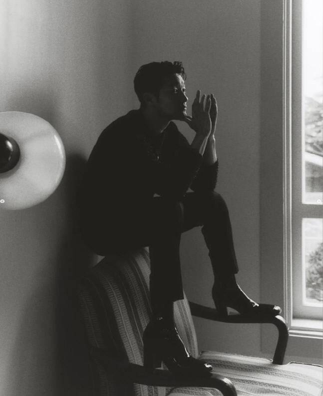 Son Seokgu released a picture with fashion magazine Esquire on his personal SNS on the 8th with the article Thank you Esquire.In a black and white photo, Son Seokgu emanated the dinghy with an unexpected cute expression as well as decadent beauty that seemed to walk out of JTBCs My Liberation Diary.Especially in the last cut, he winked and showed a generous fan service.Son Seokgus photo showed his colleague, Actor Choi Hee, surprised that hes just winking and just about, and Yi Dong-hwi also responded, Im grateful.Son Seokgu and Choi Hee have a relationship with each other as directors in Unframed, a short film project written and directed by Actors themselves.She also worked in the movie Girls Simcheong.Yi Dong-hwi participated in Blue Happyness among Unframed.