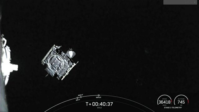 발사 40분 뒤 발사체로부터 분리돼 1차 목표 궤적에 진입한 다누리. 다누리는 12월 31일 달 상공 100km의 원 궤도에 진입할 예정이다. 스페이스X 유튜브 캡처
