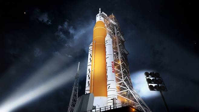 국제협력 우주탐사 프로젝트인 아르테미스 프로그램의 첫 번째 임무가 8월 29일 시작된다. 임무를 수행할 오리온 우주선은 우주 발사 시스템(SLS) 로켓을 타고 달로 떠난다. NASA 제공