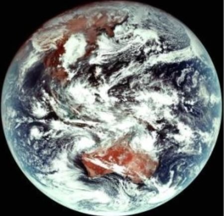 2019년 천리안위성 2A호가 처음으로 관측한 지구의 모습.