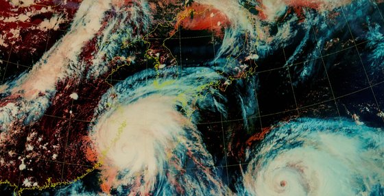 천리안위성 2A호는 위험기상, 대규모 재해 현상에 대한 집중 감시도 하고 있다. 태풍 레끼마·크로사 감시 자료.