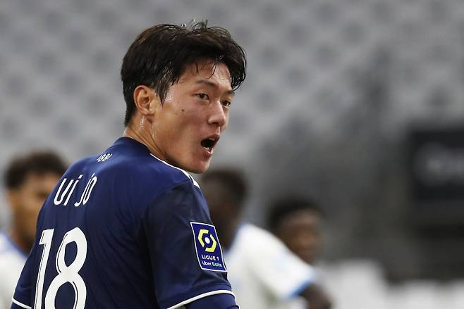 황의조가 리그앙 브레스투아로부터 영입 제안을 받았지만 잉글랜드 프리미어리그(EPL)에서 뛰고 싶어하는 것으로 알려졌다. 사진은 리그앙 2020-21시즌 마르세유전에서 황의조의 모습. /사진=로이터