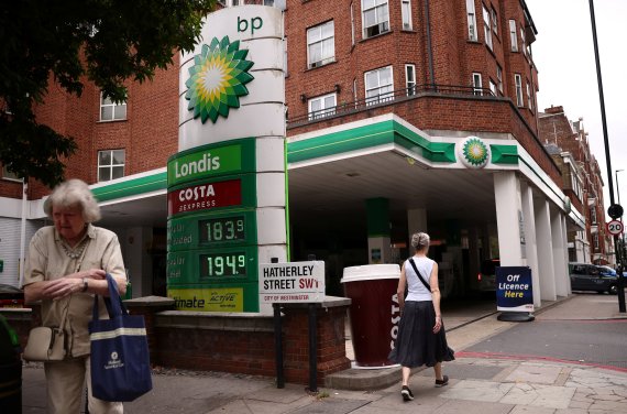 지난 2일(현지시간) 영국 런던 시내의 BP주유소 모습.로이터뉴스1