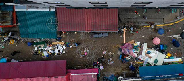 80년 만에 기록적인 폭우가 쏟아져 침수한 서울 동작구 남성시장의 9일 모습. 이한호 기자