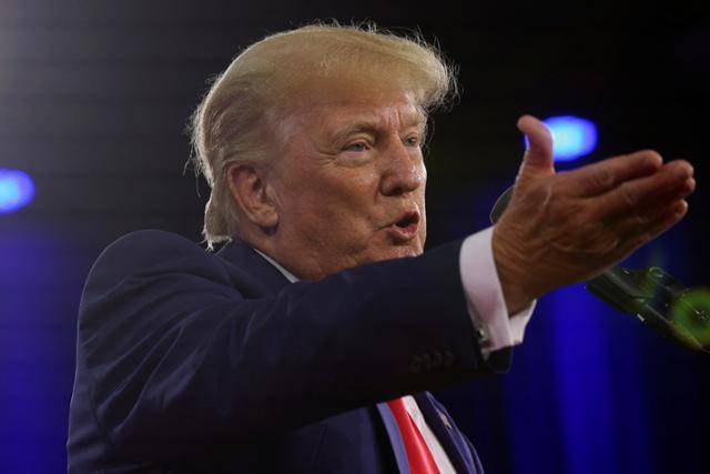 도널드 트럼프 전 미국 대통령이 6일 텍사스주 댈러스에서 열린 '보수주의 정치 행동 회의'(CPAC)에서 연설하고 있다. 댈러스=로이터 연합뉴스