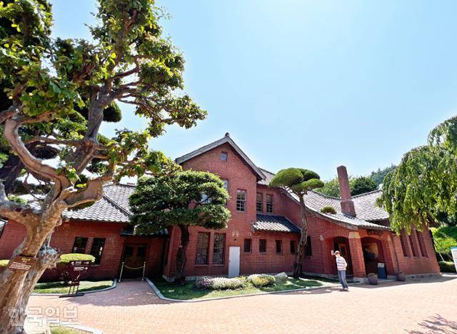 부산 임시수도기념관의 대통령 집무실. 이승만 대통령이 1,000일 가까이 머물렀던 곳이다.