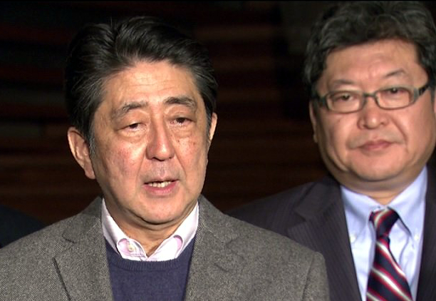 아베 신조 일본 총리와 하기우다 고이치 관방부장관.(2017년 당시 직책)일본총리관저 홈페이지