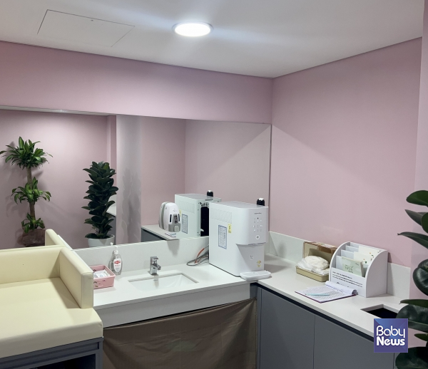 문막(인천방향)휴게소에 설치된 '아기와 엄마가 행복한 방' 내부모습. ⓒ인구보건복지협회 강원지회